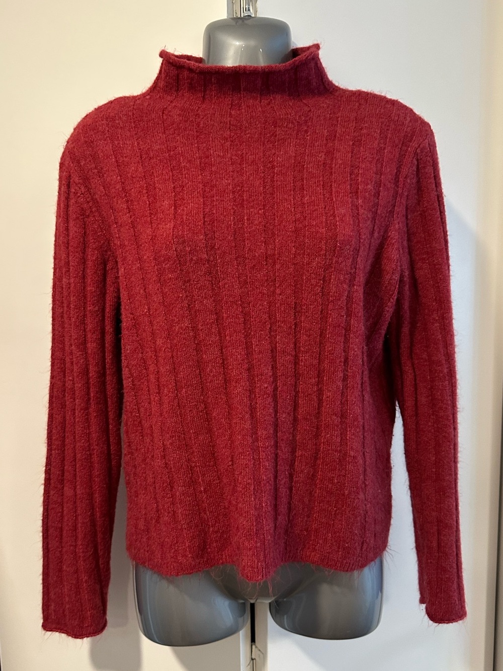 Margeaux & Ellie Women's Medium Red Ribbed Mock Neck Sweater Super Soft